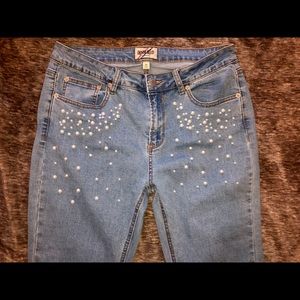 Mid rise skinny jean with pearl embellishments